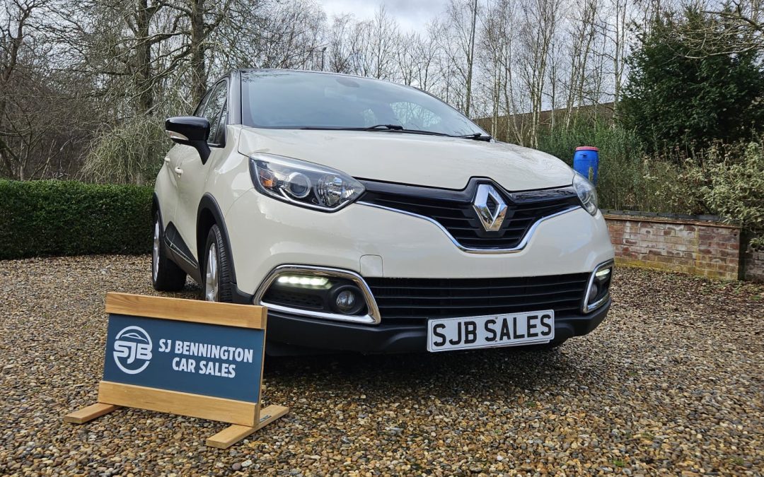 Renault Captur 1.5 dCi Dynamique MediaNav Energy – Cream & Black